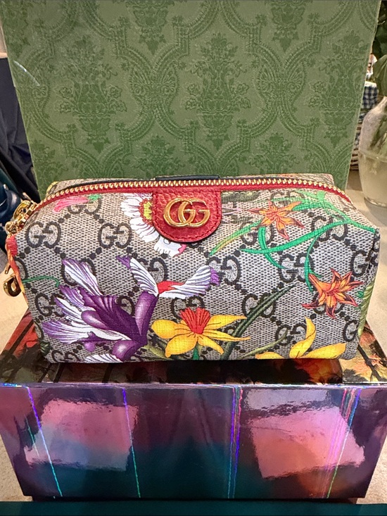 Gucci Handbags - GUCCI | ✨LIKE NEW✨ Soft GG Supreme Monogram Flora Ophidia Cosmetic Case